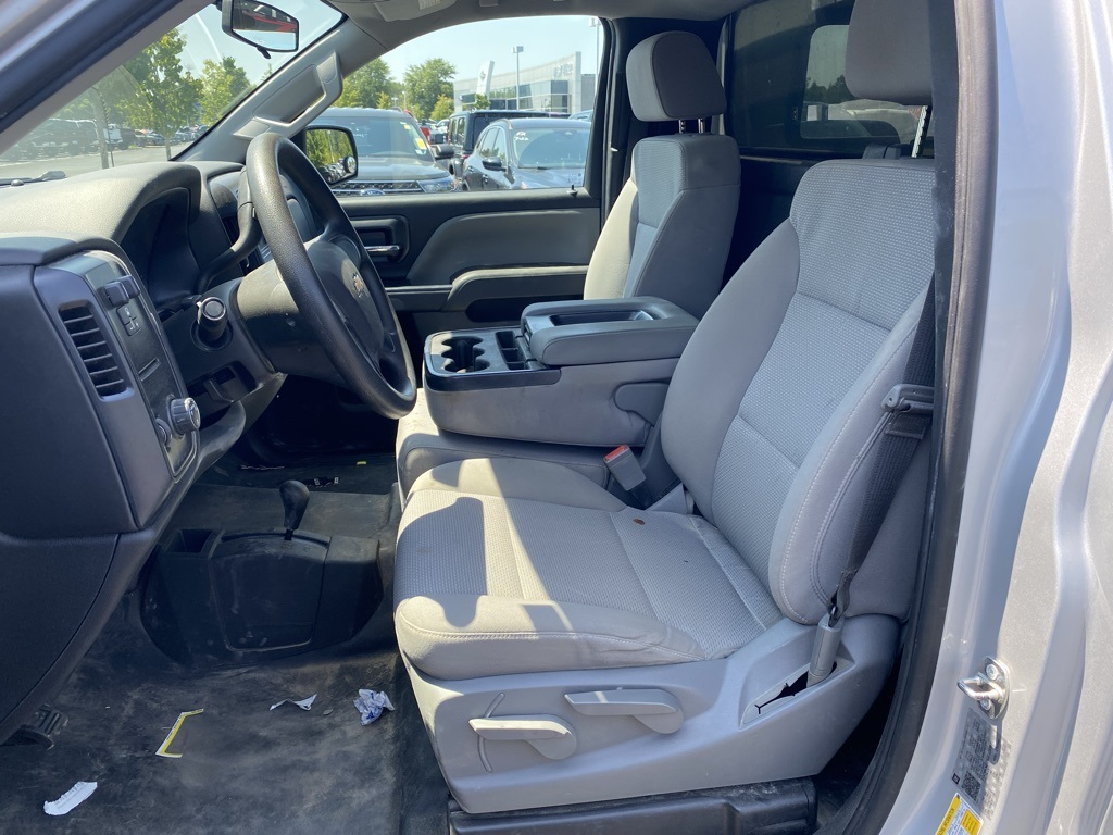 2018 Chevrolet Silverado 1500 photo 2