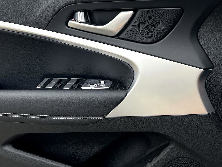 2025 Genesis G70 2.5T photo 19