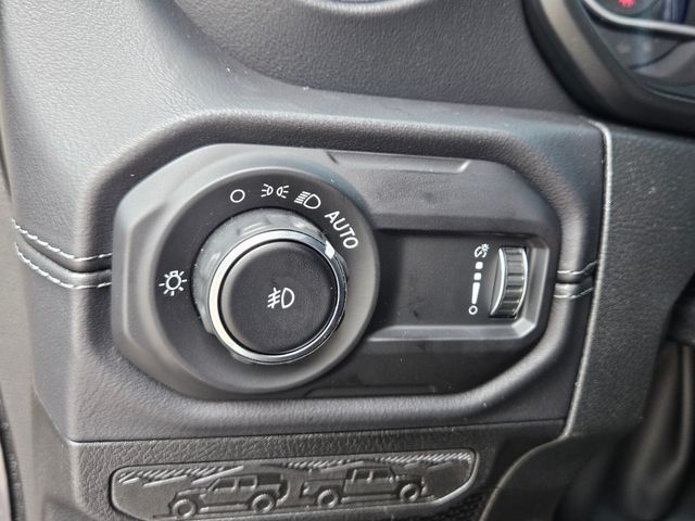 2025 Jeep Wrangler Sahara photo 13