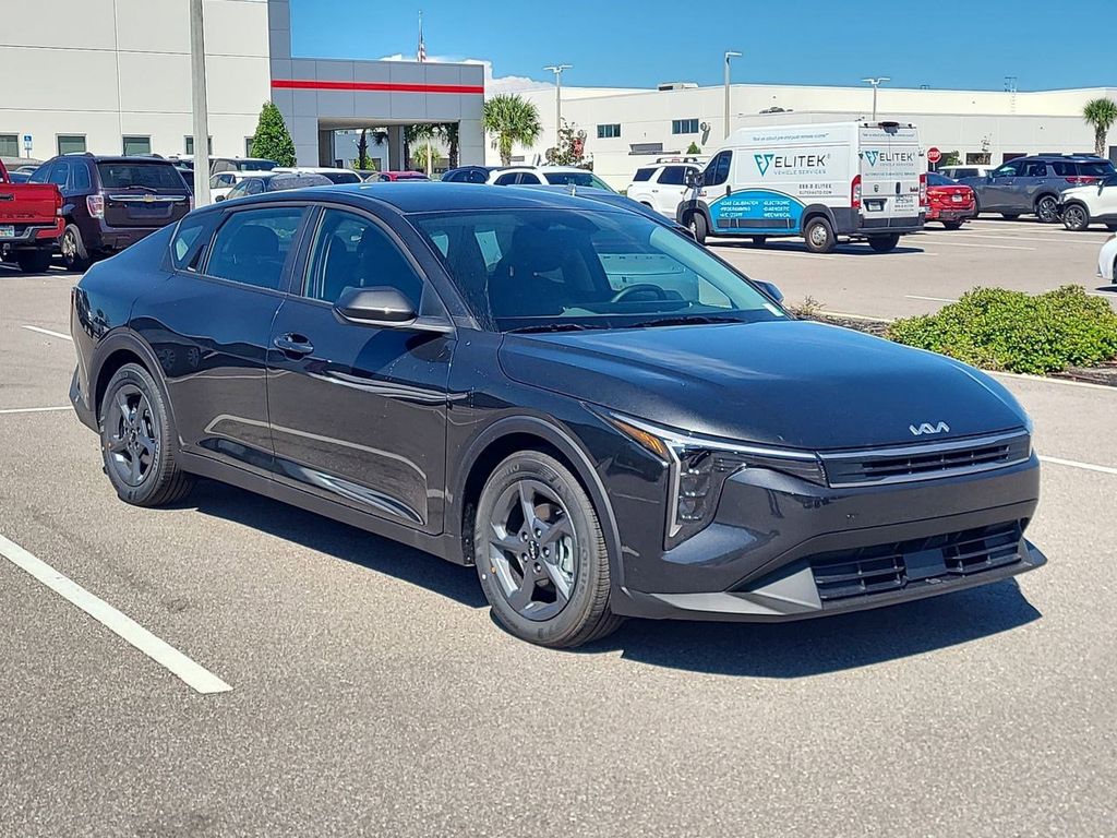 2025 Kia K4 LXS photo 3