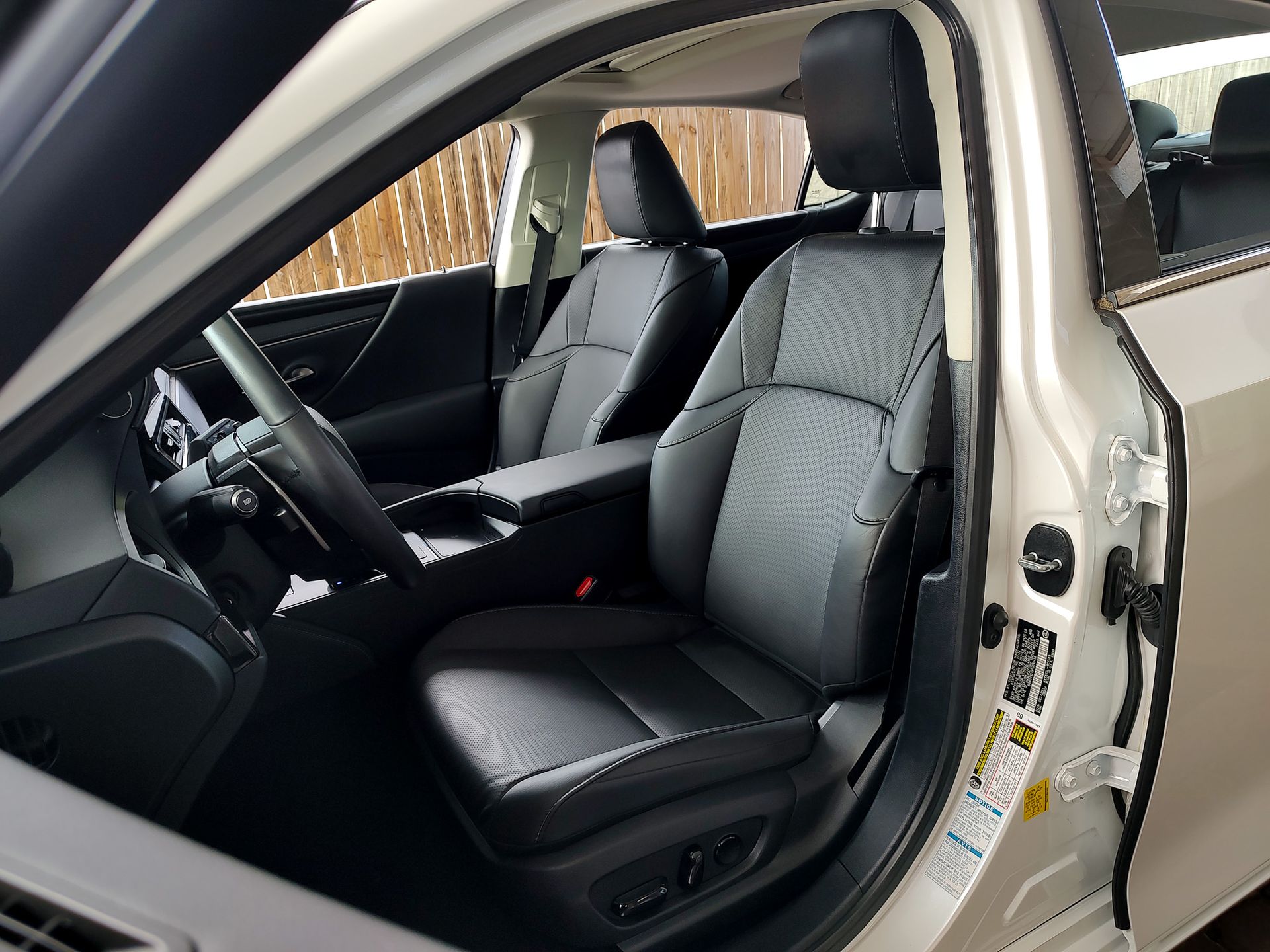 2023 Lexus ES 250 AWD photo 3