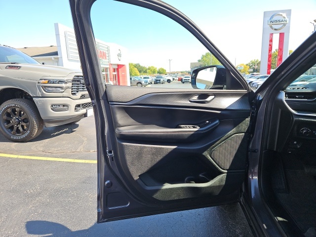 2023 Jeep Grand Cherokee Altitude photo 27