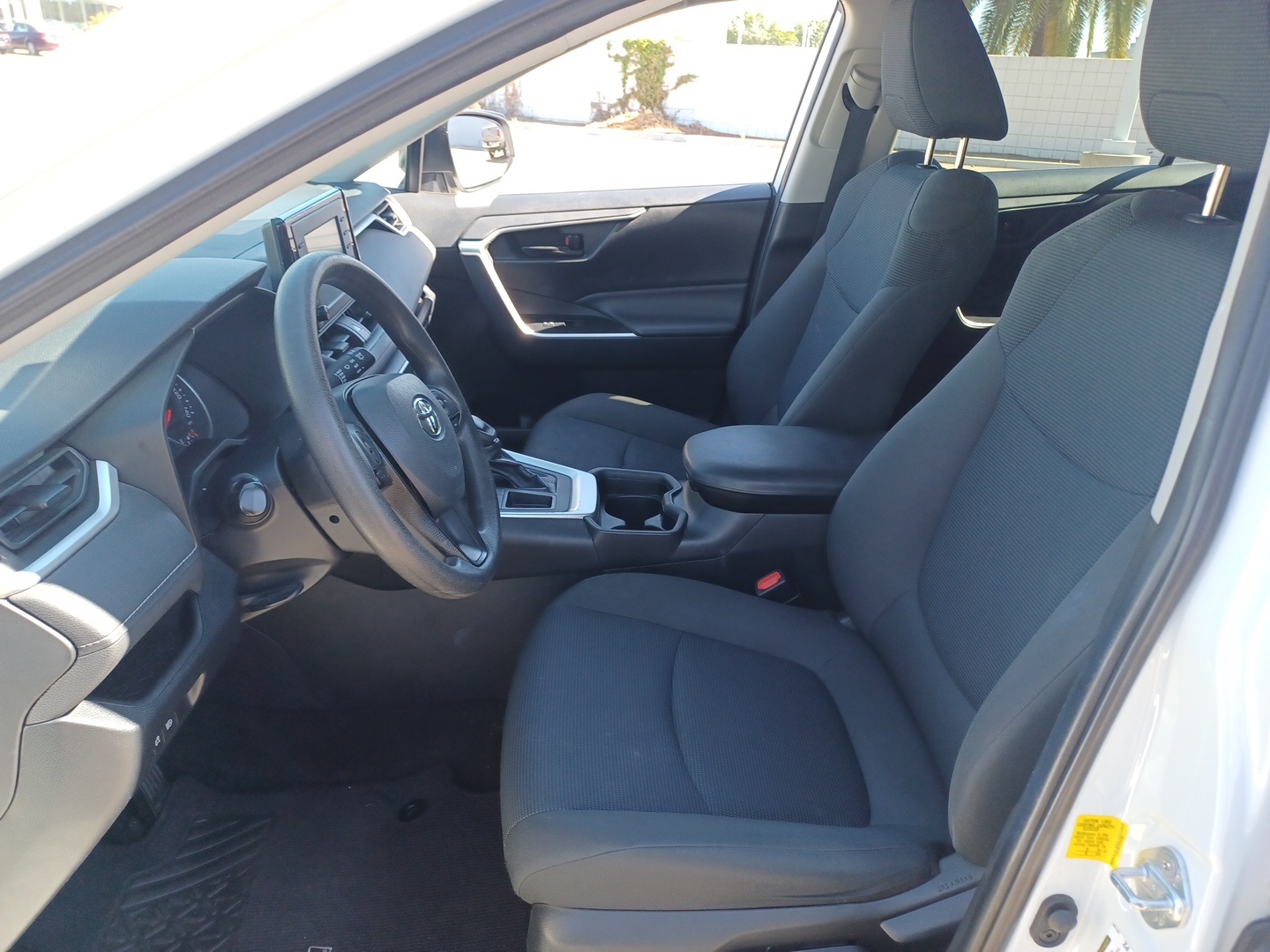 2019 Toyota RAV4 LE photo 5