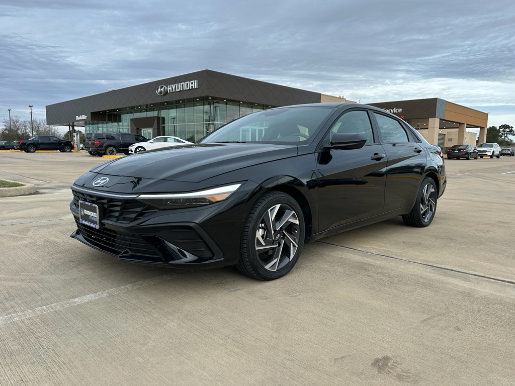 2025 Hyundai Elantra SEL's photo