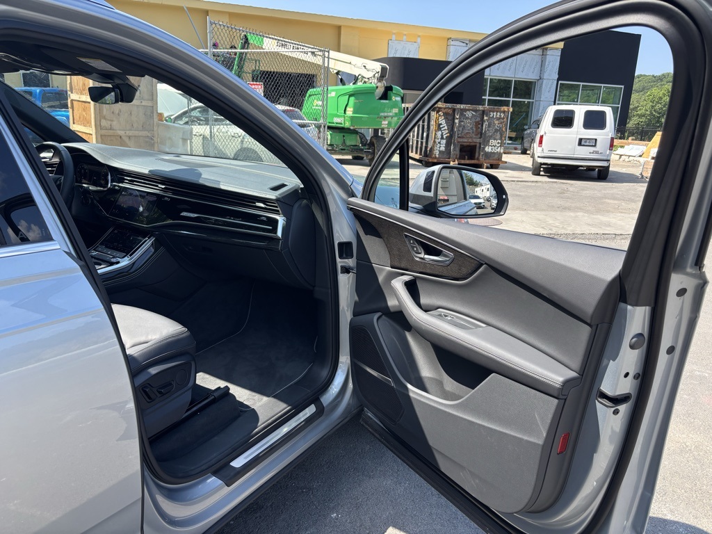 2025 Audi Q7 55 Premium Plus photo 15