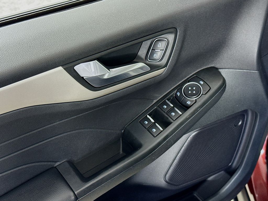 2021 Ford Escape SE photo 17