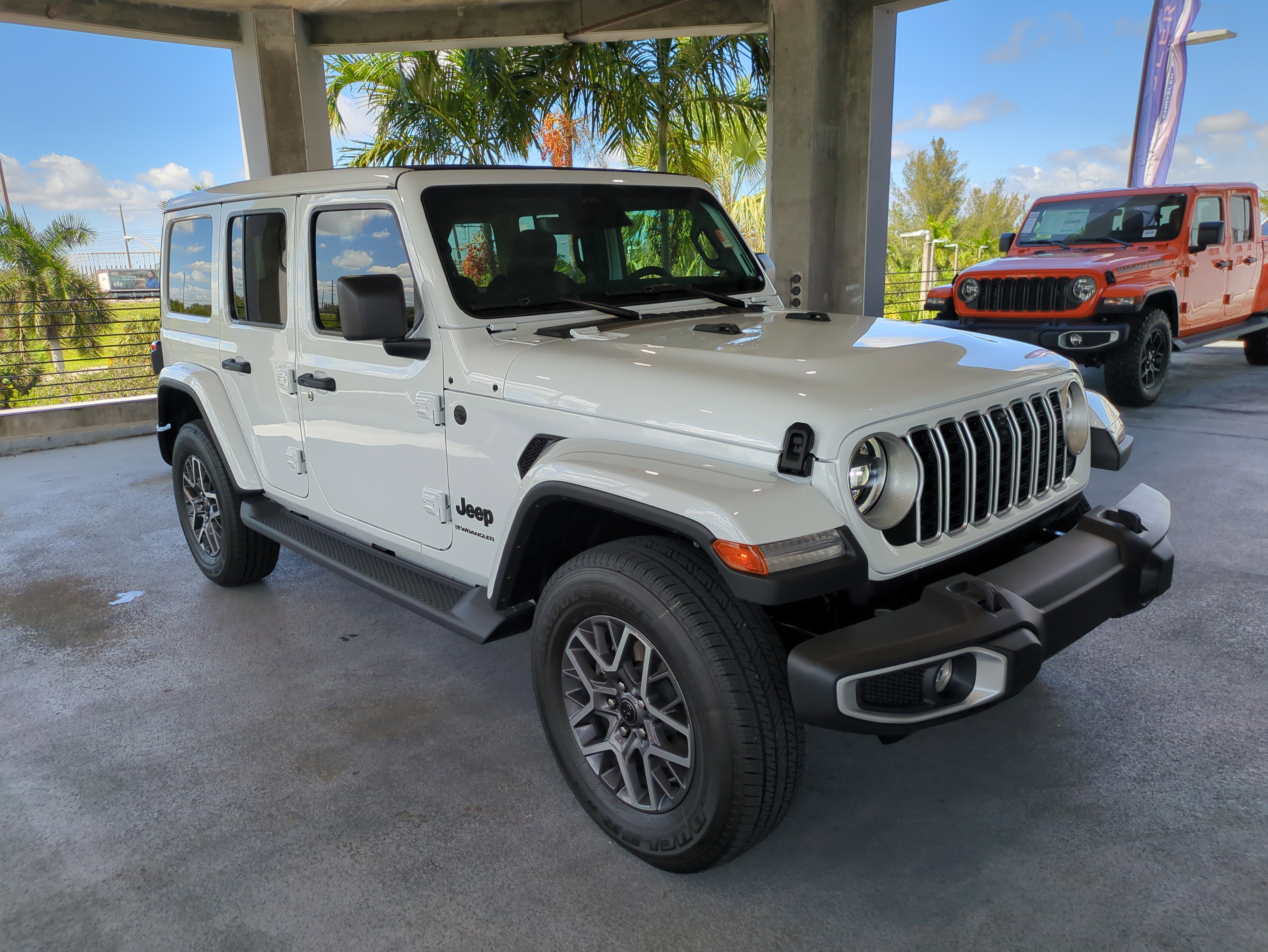 2025 Jeep Wrangler 4-Door Sahara's photo