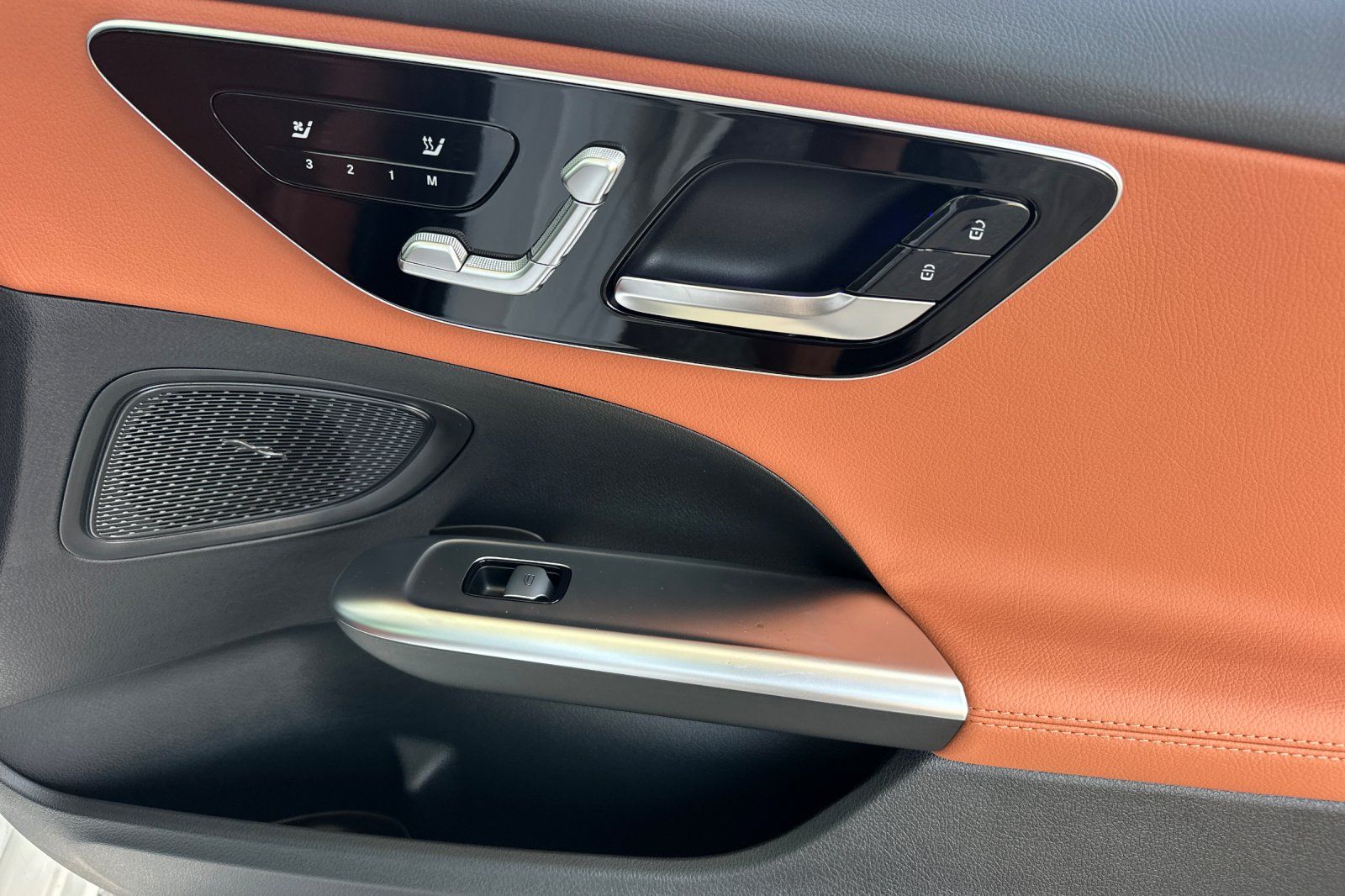 2025 Mercedes Benz C 300 photo 28
