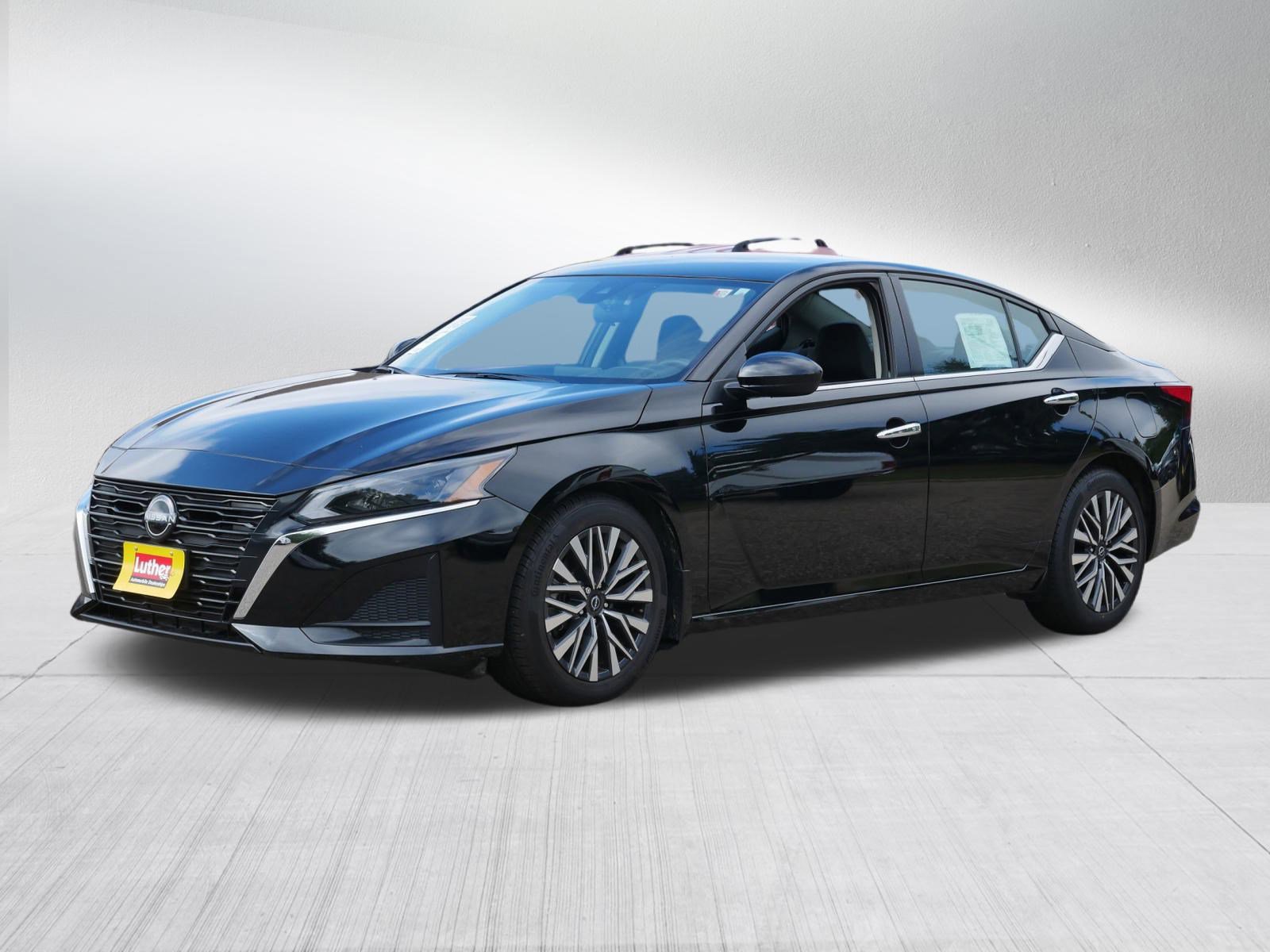 2023 Nissan Altima 2.5 SV photo 3