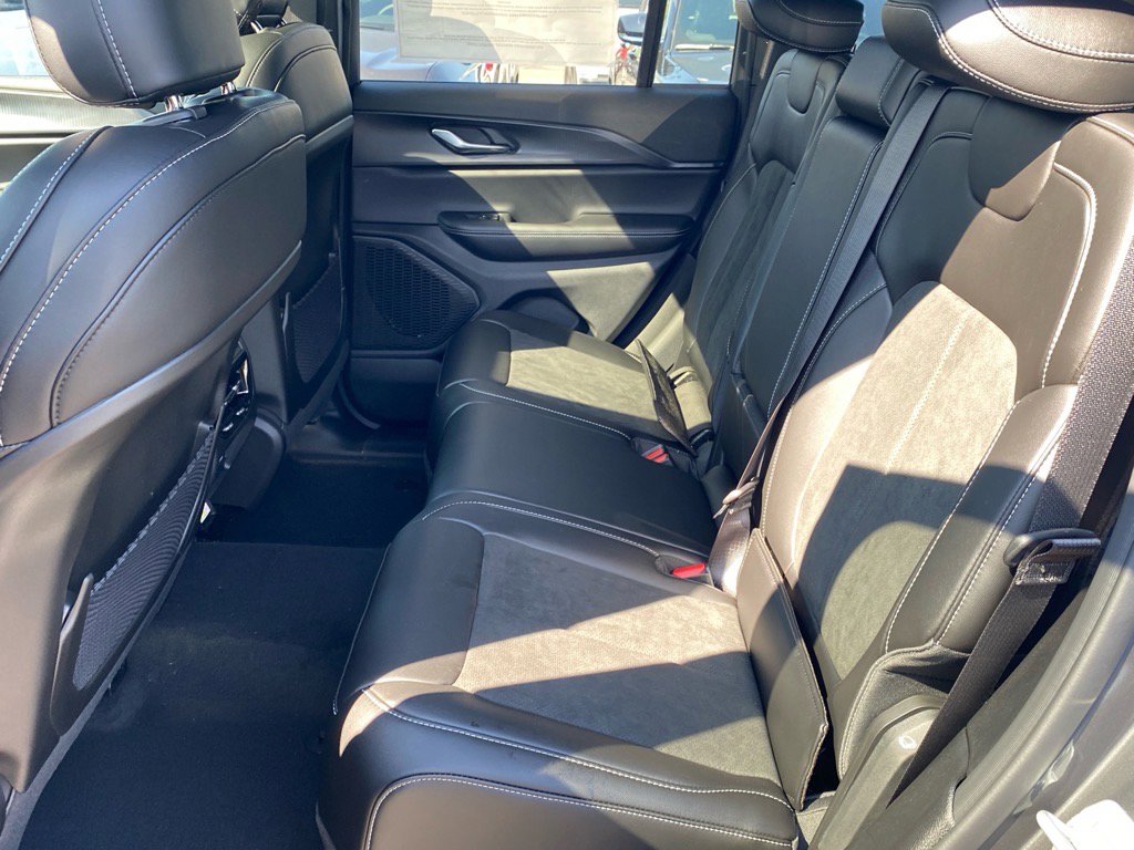 2025 Jeep Grand Cherokee Altitude X photo 12