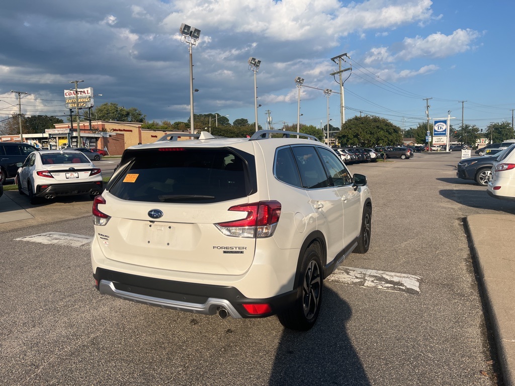 2023 Subaru Forester Touring photo 3