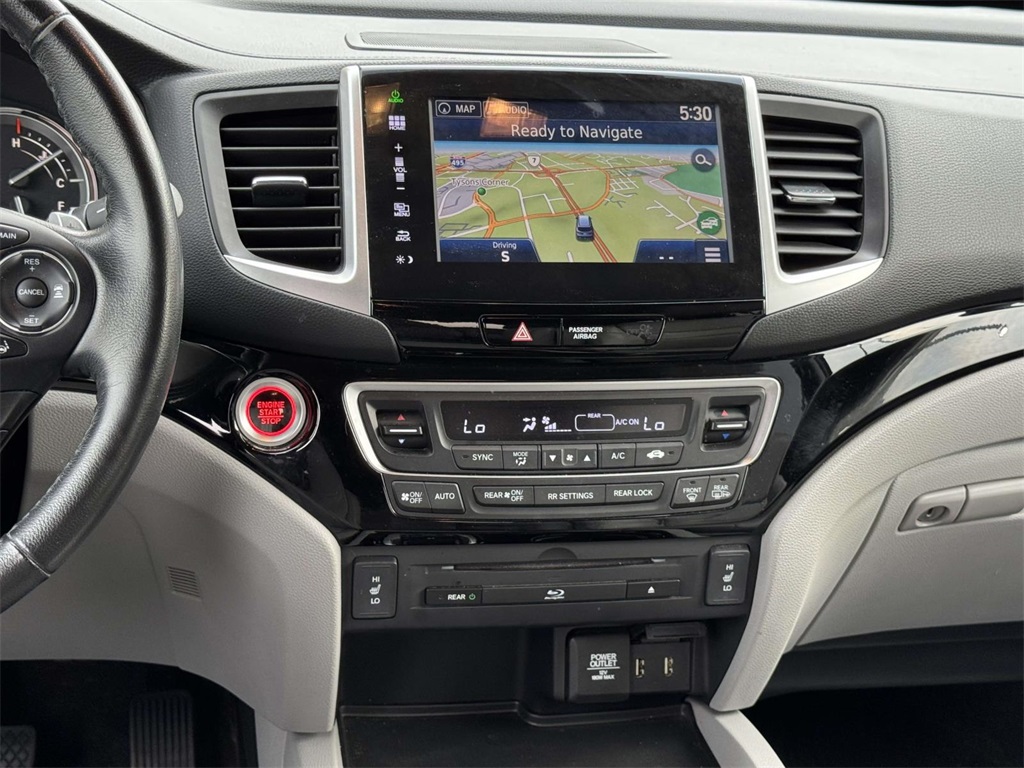 2016 Honda Pilot Touring photo 3