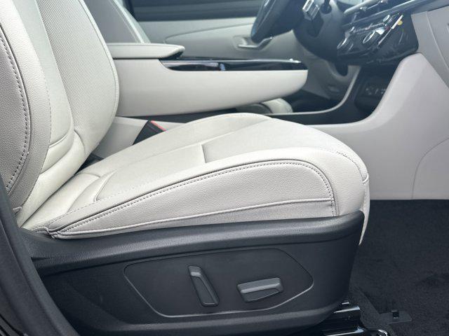 2025 Hyundai Tucson Limited photo 13