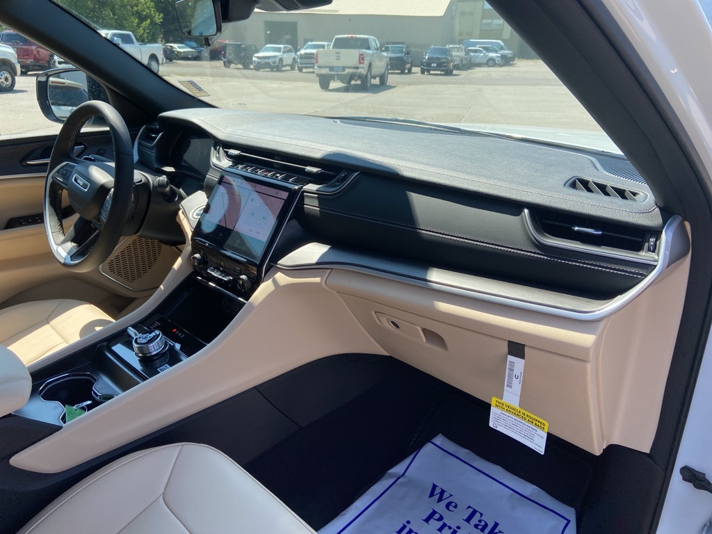 2025 Jeep Grand Cherokee Limited photo 7