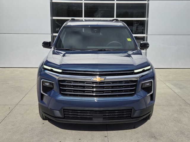 2025 Chevrolet Traverse photo 2