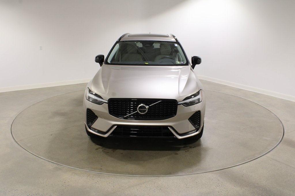 2025 Volvo XC60 B5 Plus photo 7