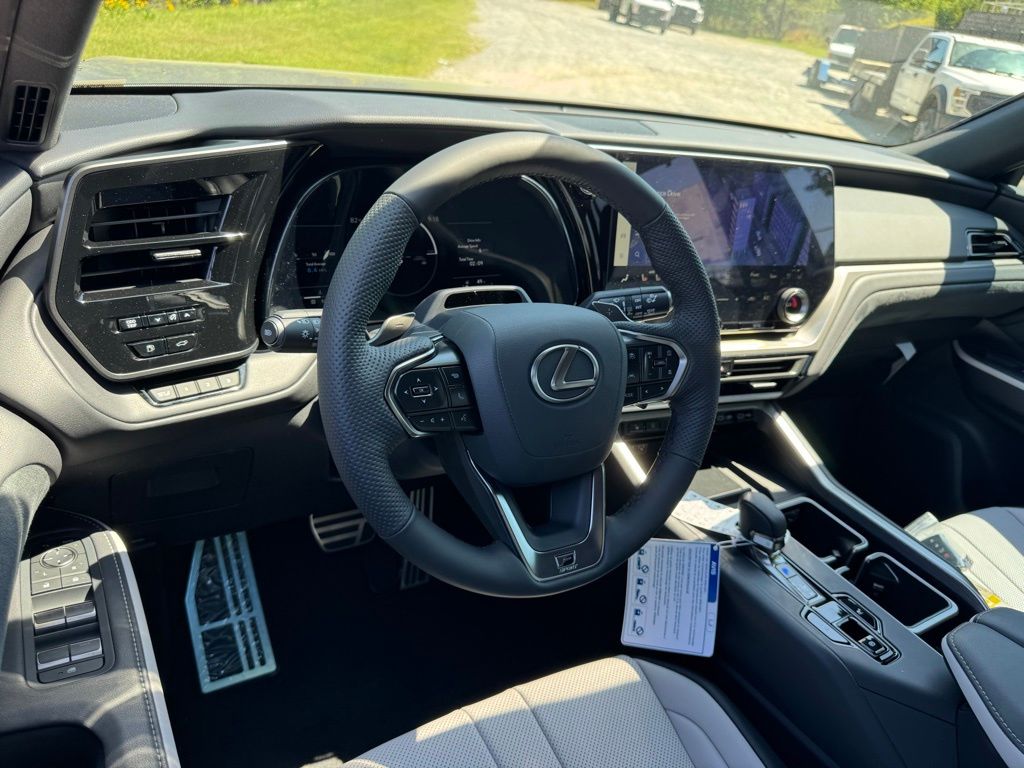 2025 Lexus TX 500h F SPORT Performance Premium photo 3