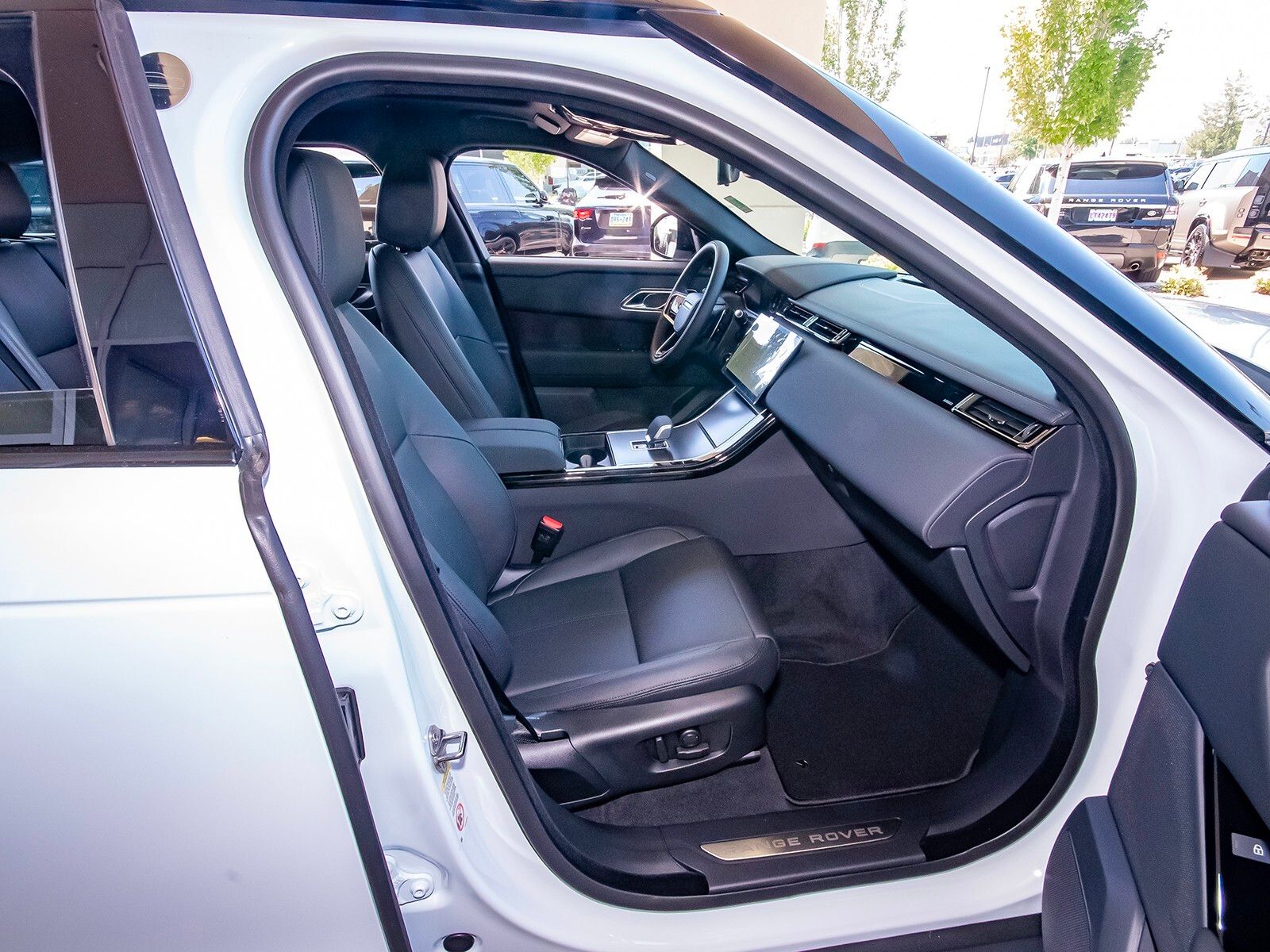 2026 Land Rover Range Rover Velar SE photo 36