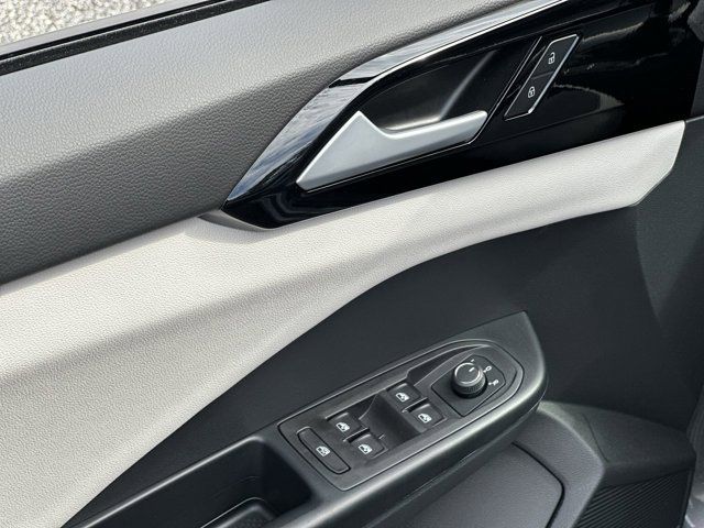 2025 Volkswagen Taos S photo 4
