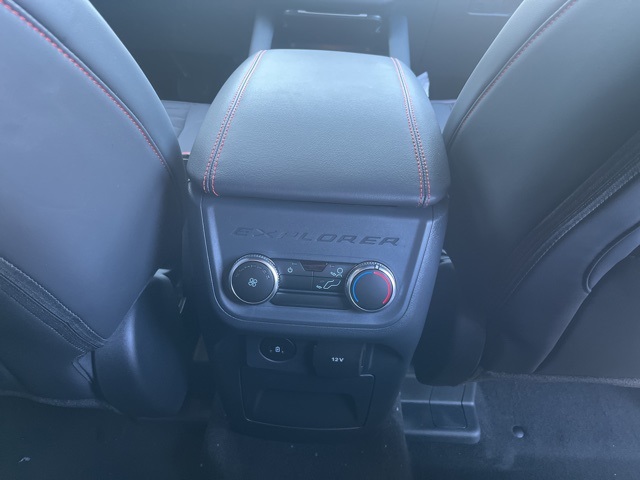 2025 Ford Explorer ST-Line photo 4