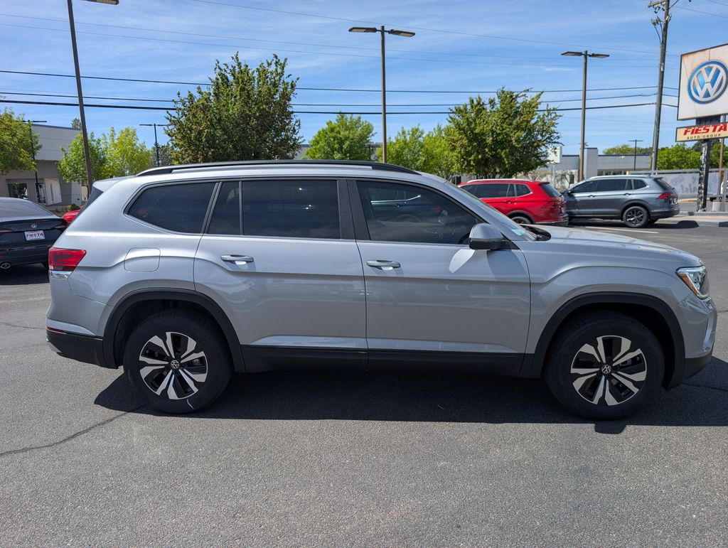 2025 Volkswagen Atlas SE photo 3