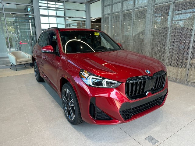 BMW X1　xDrive28i バーミリオンレッド The 2018 BMW X1 xDrive28 Review and Test Drive