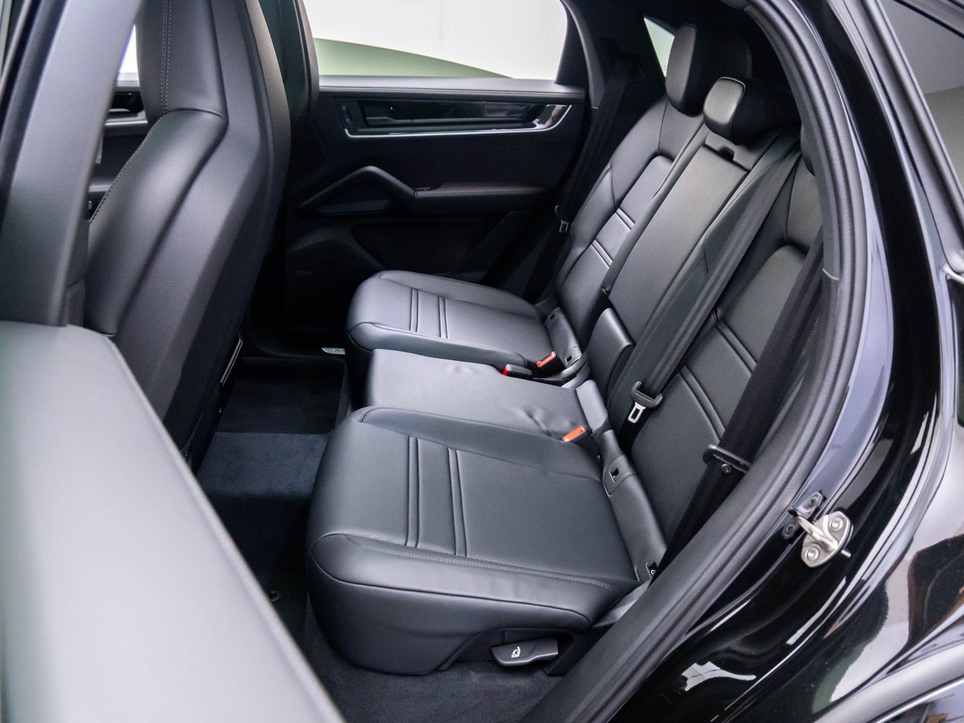 2025 Porsche Cayenne E-Hybrid Coupe photo 13