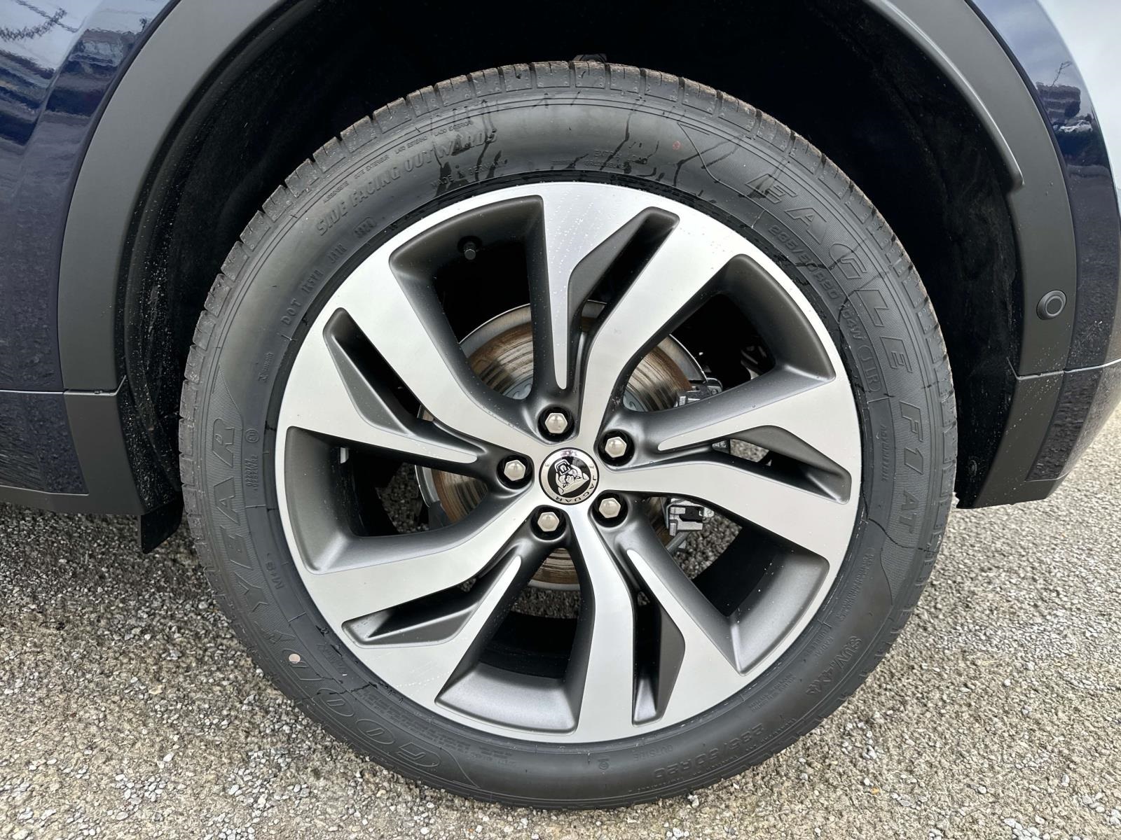 2024 Jaguar E-PACE R-Dynamic SE photo 3