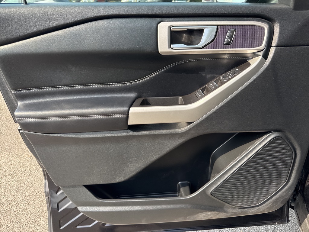2021 Ford Explorer XLT photo 11