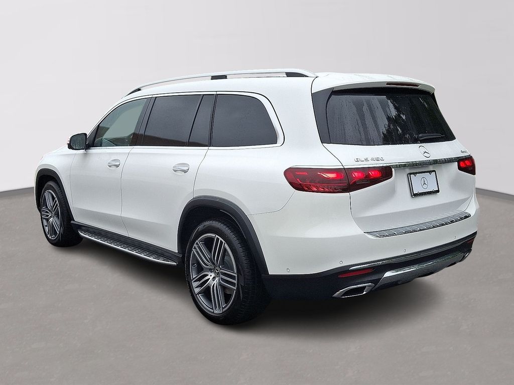 2026 Mercedes Benz GLS 450 4MATIC photo 2