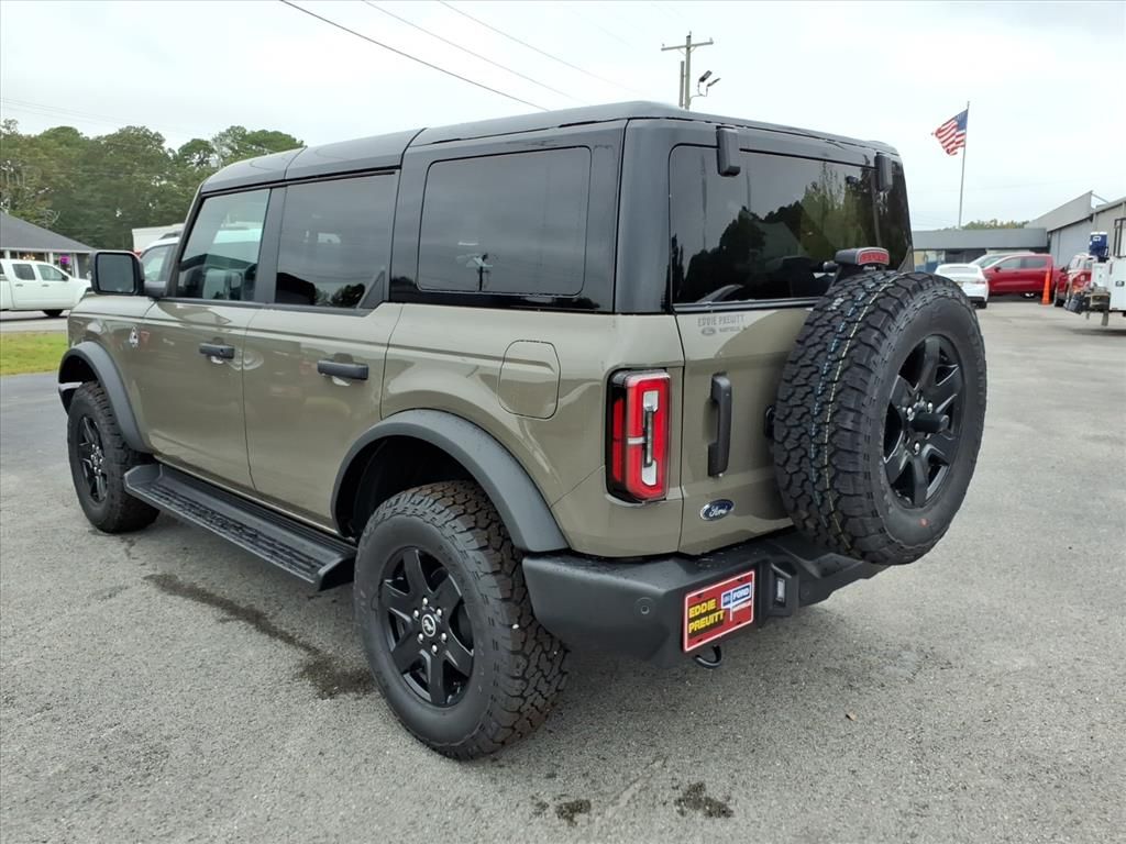 2025 Ford Bronco Outer Banks photo 3