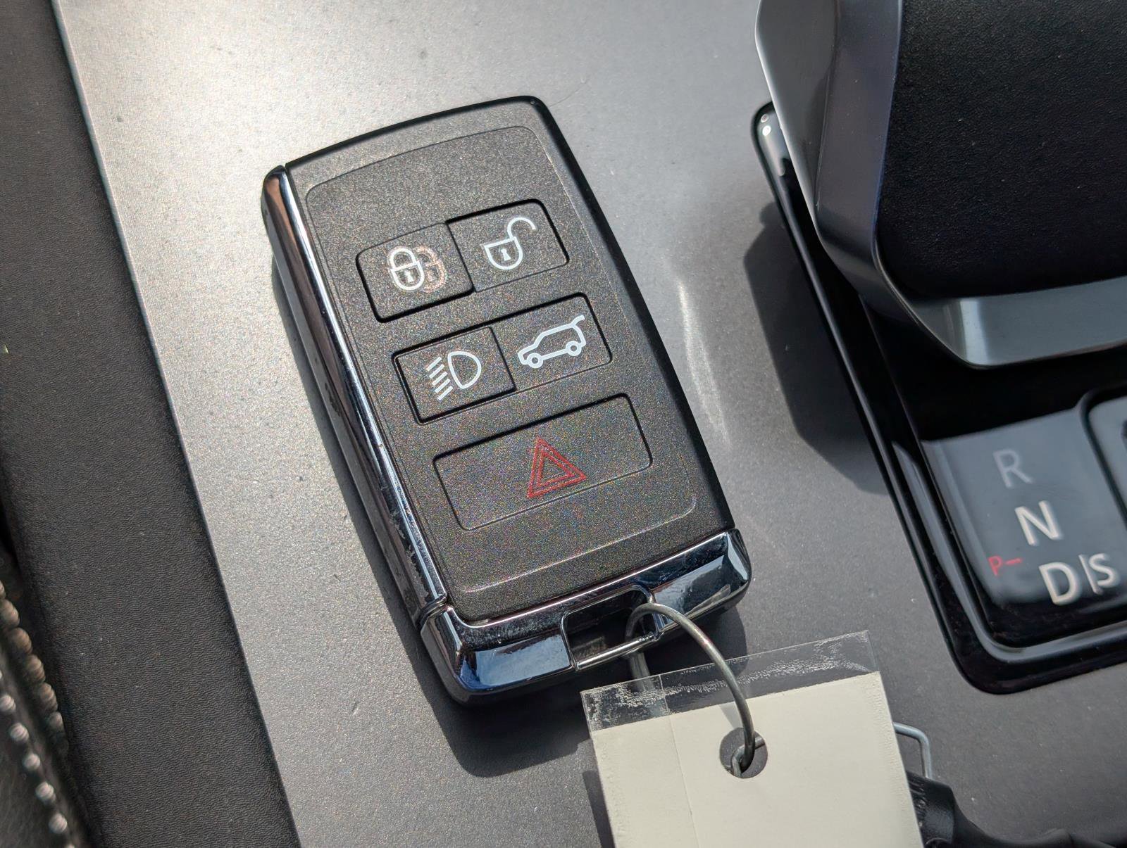 2025 Land Rover Discovery Sport Dynamic SE photo 10