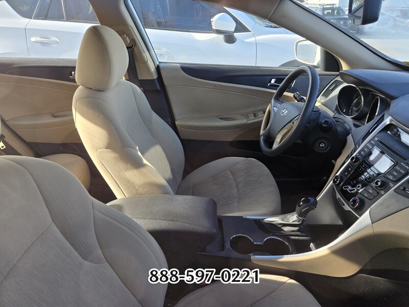 2012 Hyundai Sonata GLS photo 2
