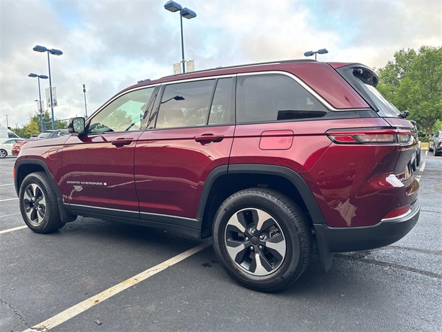 2023 Jeep Cherokee Base photo 3