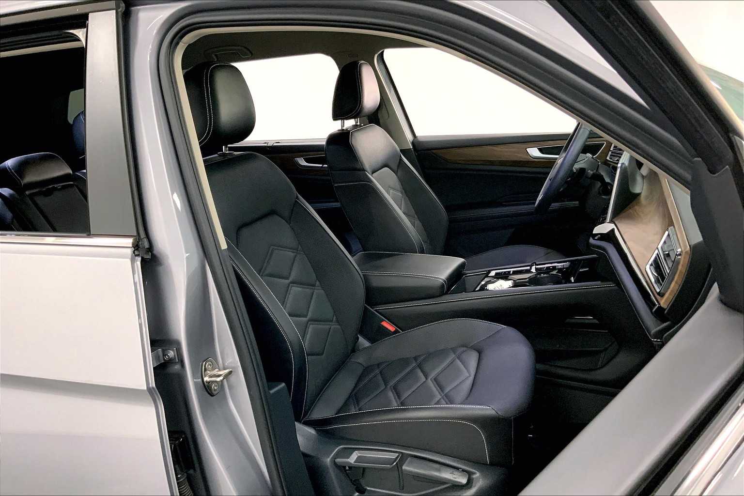 2024 Volkswagen Atlas SE Technology photo 7