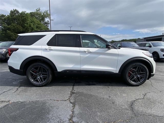 2025 Ford Explorer ST photo 2