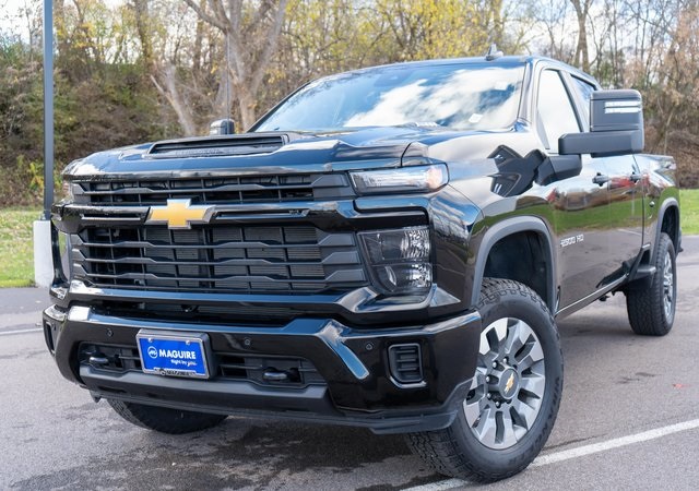 2025 Chevrolet Silverado 2500HD Custom's photo