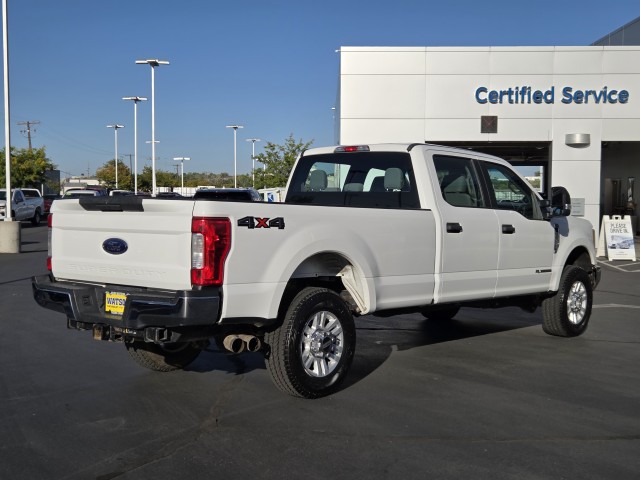 2017 Ford F-350 Platinum photo 4