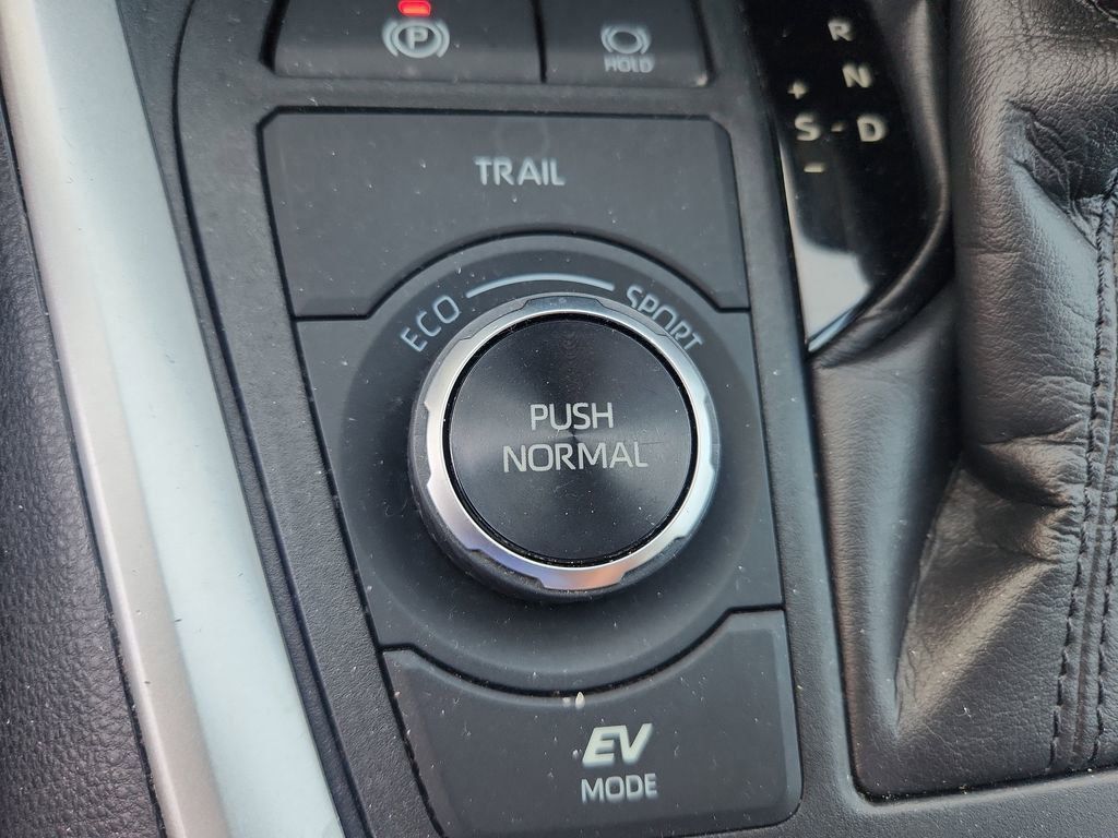 2019 Toyota RAV4 Hybrid LE photo 27