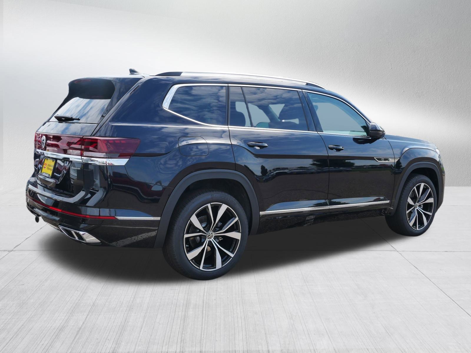 2025 Volkswagen Atlas SEL Premium R-Line photo 2
