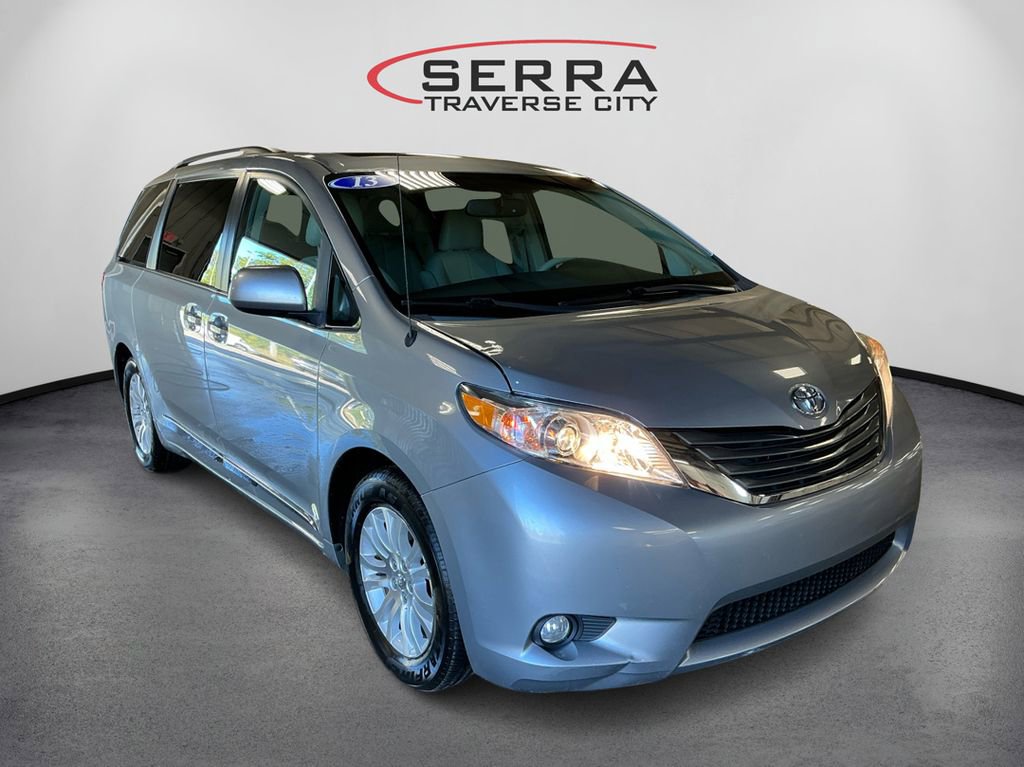 2013 Toyota Sienna XLE photo 3
