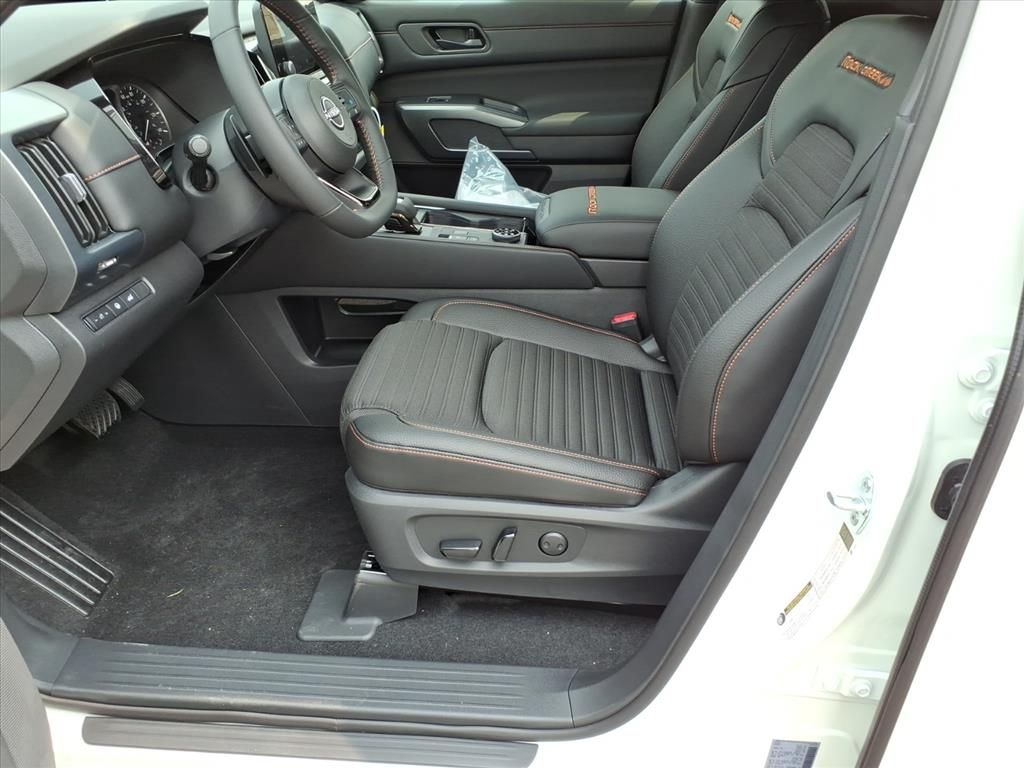 2025 Nissan Pathfinder Rock Creek photo 10