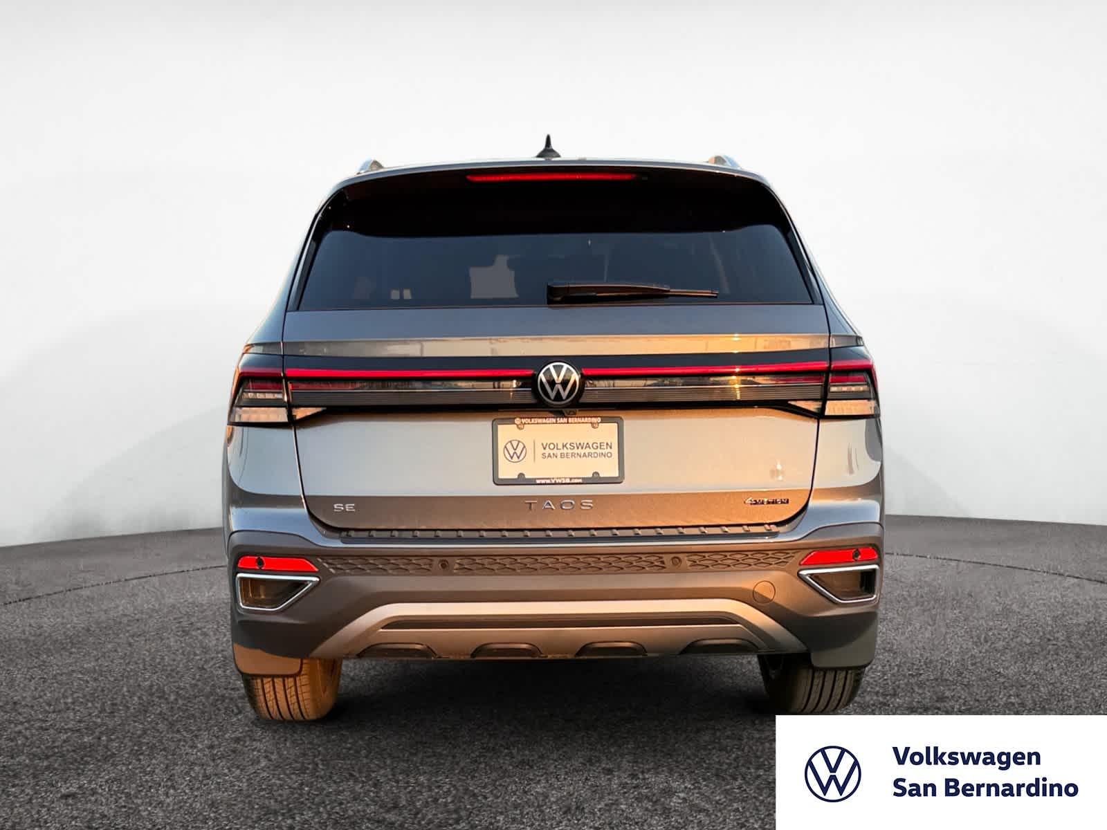 2025 Volkswagen Taos SE photo 4