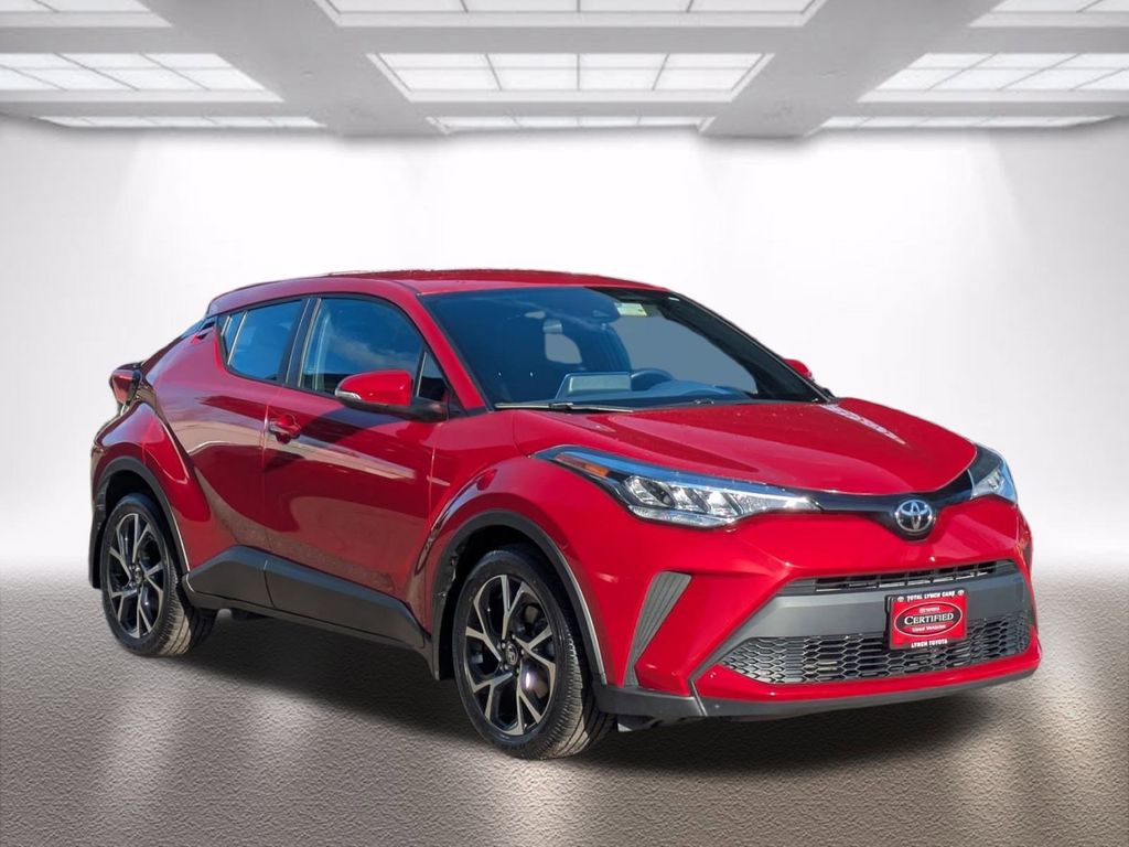 2022 Toyota C-HR XLE's photo