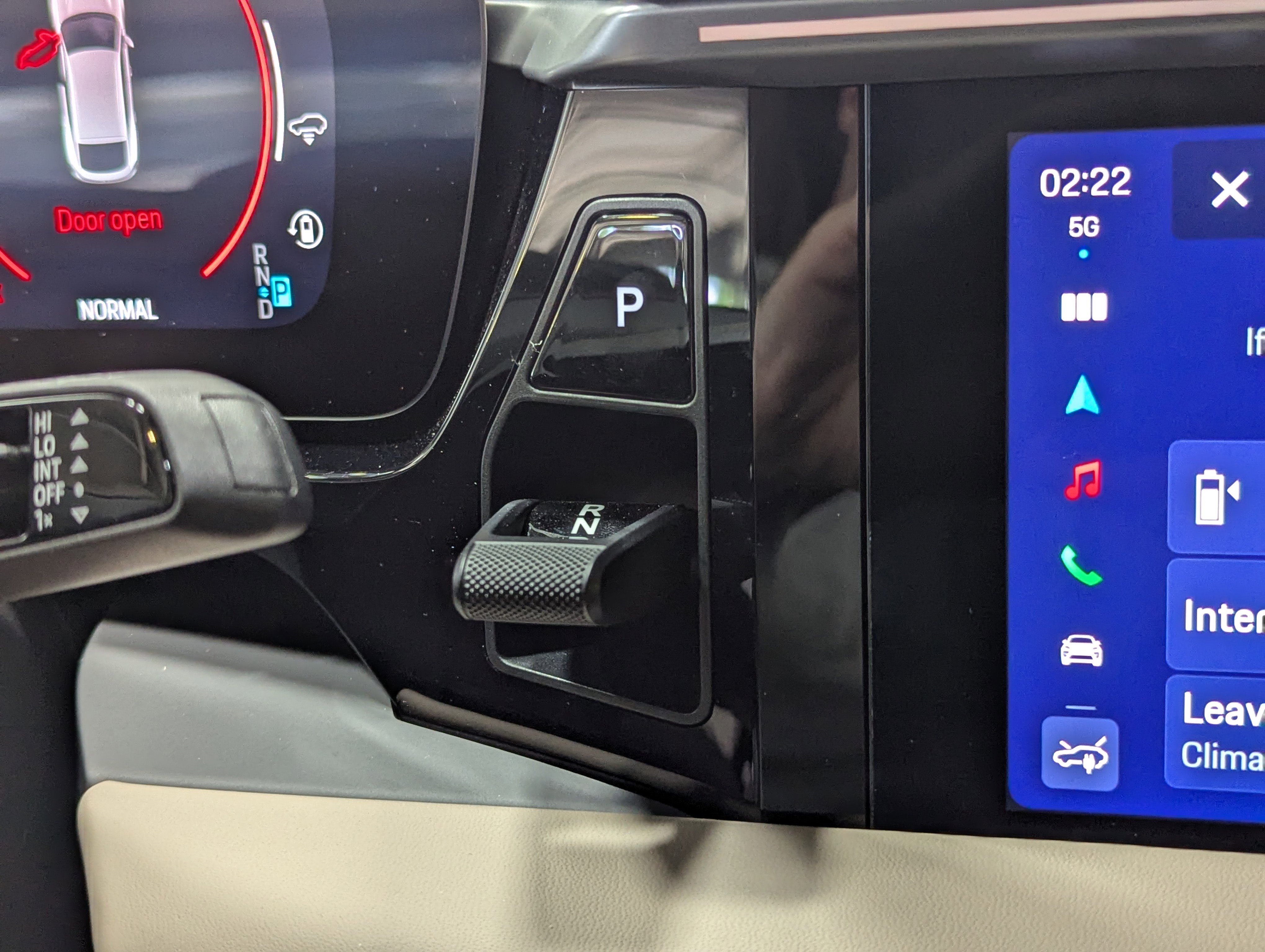 2025 Porsche Macan Electric photo 3