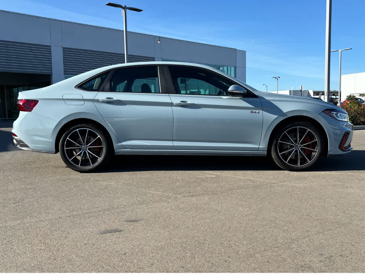2025 Volkswagen Jetta GLI Autobahn photo 2