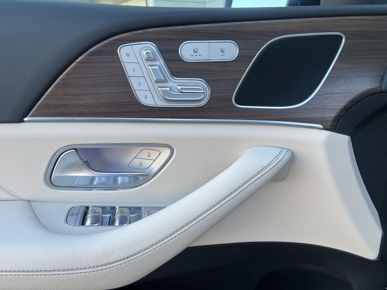 2025 Mercedes Benz GLE 350 photo 13