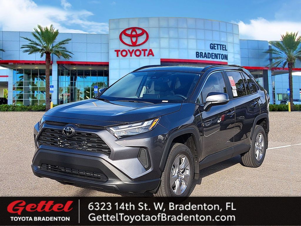 2025 Toyota RAV4 XLE's photo