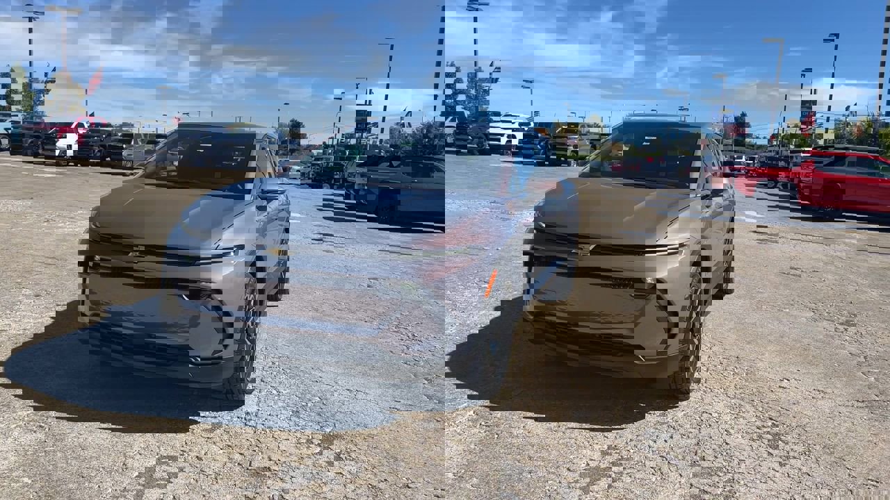 2026 Chevrolet Equinox EV 1LT photo 4