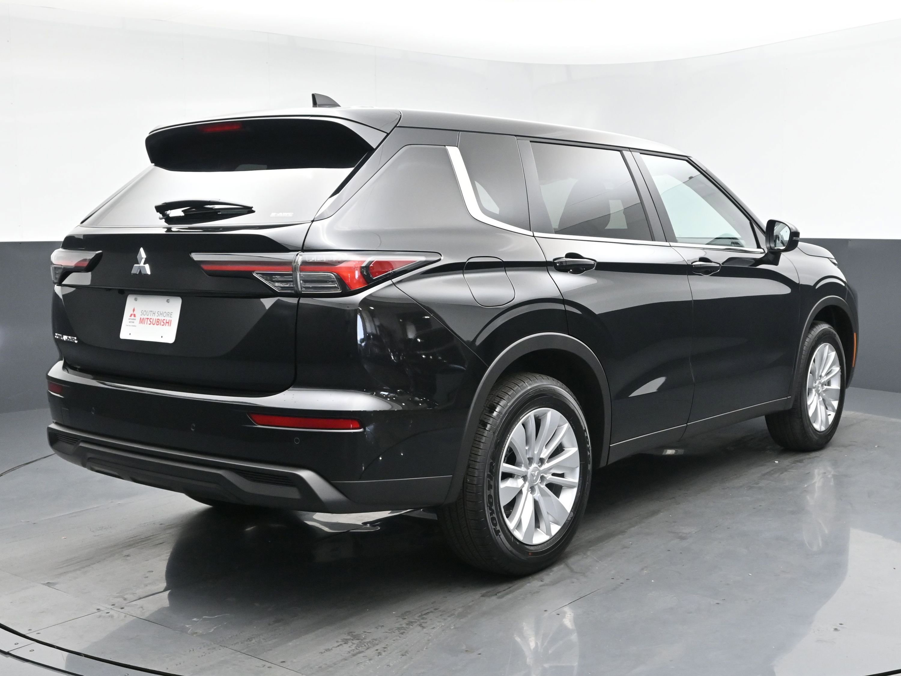 2025 Mitsubishi Outlander ES photo 22